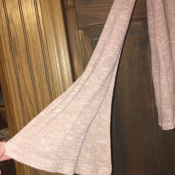 Pink bell sleeved blouse - Picture 3 of 3